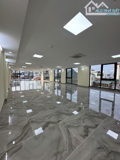 (Tin thật 100%) Bán tòa Bulding 100m2 x 8T mặt phố Nguyễn Lân - Mặt tiền 19m - 4