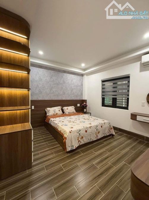 Gồng lỗ 500 triệu bán gấp nhà Huỳnh Mẫn Đạt, Quận 5. Giá 5 tỷ 170/ 63m2 (4,5mx14m) 2 Tầng - 4