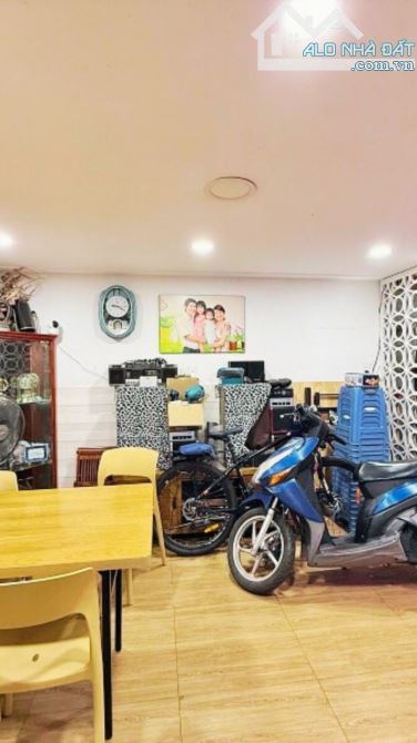 🏠 BÁN NHÀ NGUYỄN THÔNG, P.9, Q.3 - NGANG KHỦNG, TẶNG NỘI THẤT - 6.X TỶ. - 4