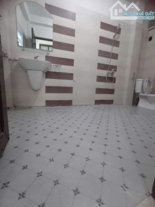 Cho thuê nhà ngõ phố Đê La Thành Ba Đình 35m x 4 tầng, 11tr/tháng - 4