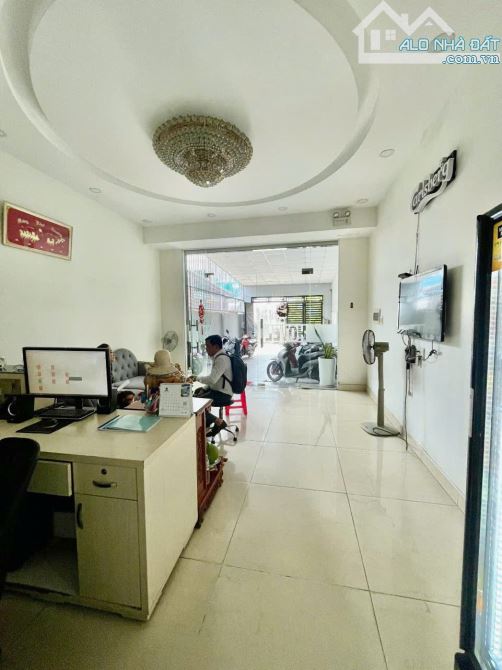 SIÊU PHẨM MẶT TIỀN KINH DOANH 5TẦNG,DÒNG TIỀN ỔN ĐỊNH 100TRIỆU/THÁNG,BÌNH TRƯNG TÂY QUẬN 2 - 4