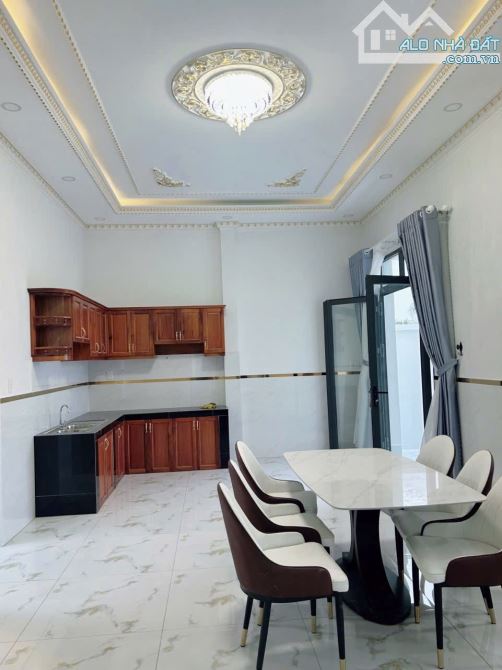 Chào bán 2 căn biệt thự mái Thái liền kề mặt tiền đường lộ Triền Đồng toạ lạc tại phường P - 4