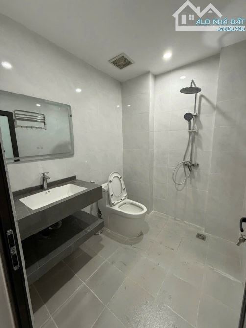 Bán nhà Giang Biên 33m2 ngõ ô tô tránh đủ tiện ích ô tô đỗ cổng 6.2 tỷ - 4