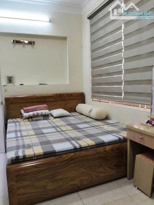 Cho thuê nhà nguyên căn  ngõ 211 Khương Trung, Thanh Xuân, Hà Nội. DT 45m x 3 tầng, giá - 4