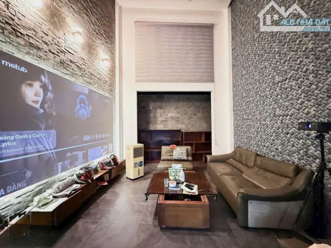 💥CHỈ: 9,4 TỶ - NHÀ PHỐ 5 TẦNG - GARA XE HƠI - DƯƠNG QUẢNG HÀM - P6 - GÒ VẤP - DT: 4,1 x13 - 4