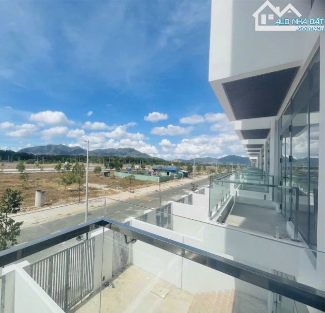 CĂN SHOPHOUSE MẶT TIỀN ĐƯỜNG LỚN, CẠNH SÂN GOLF VÀ ĐỒI CỪU SUỐI NGHÊ, TIỆN KINH DOANH - 4