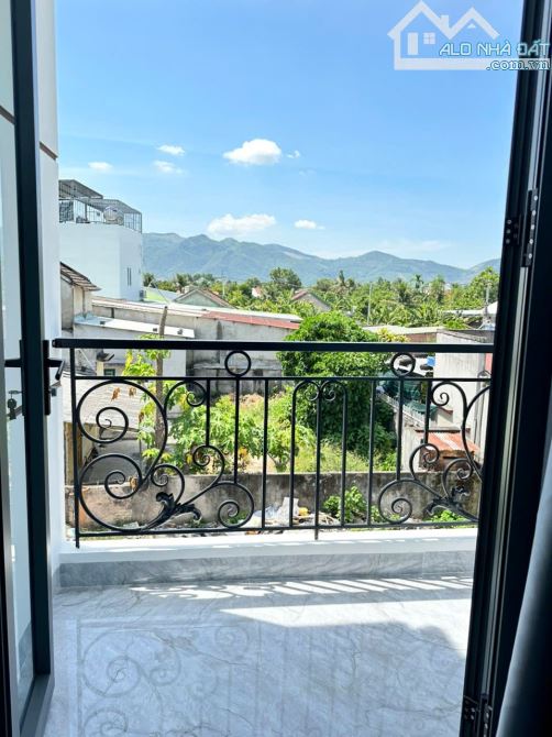 nhà đẹp giá mềm rẻ gần nhà thờ và cầu hà dừa - 4