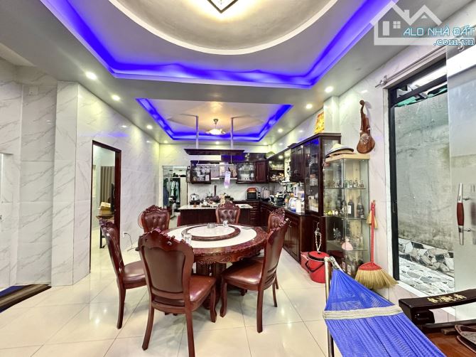 Gấp bán giảm 5,2 tỷ còn 17,8 tỷ - 3 tầng 375m2 12x32,5 nỡ hậu - HXH thông Phan Văn Hớn Q12 - 4