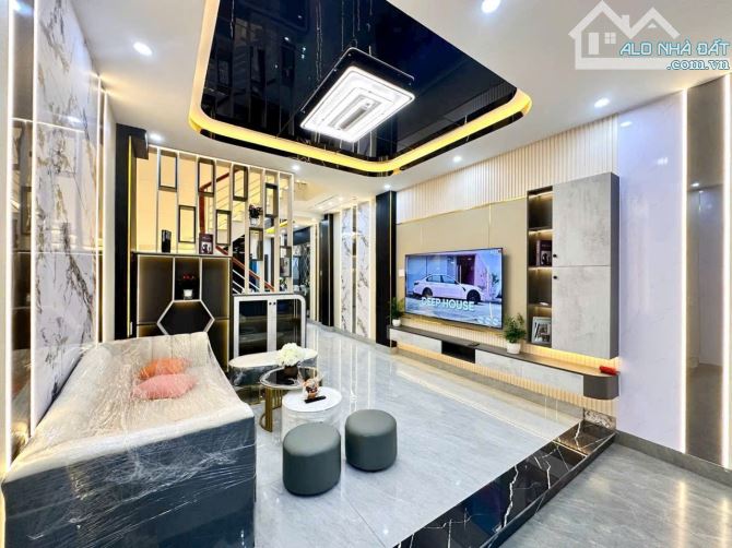 Bán nhà đẹp 4 tầng. Hẻm xe hơi 8m. Thông 2 chiều. Dt 4x18m. Nguyễn Thị Hương. Tt Nhà Bè - 4