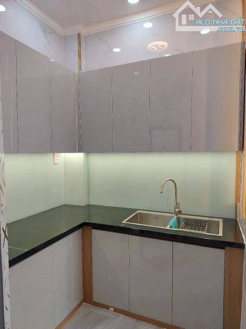 NHÀ TRUNG TÂM P10 - ĐỐI DIỆN NGÂN HÀNG - TRƯỜNG HỌC 26M2 GIÁ CHỈ NHỈNH HƠN 3 ĐỒNG - 4