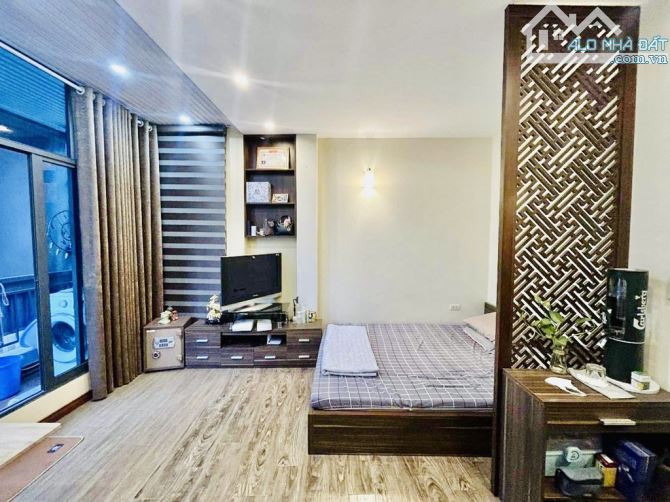 Bán nhà mặt phố Tạ Quang Bửu- Kinh doanh-Oto đỗ cửa-mặt tiền đẹp- nhà 4T+ LỬNG - 4