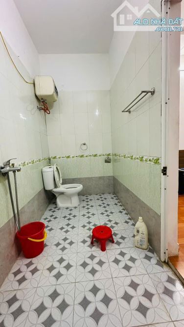 Nhà Chợ Hàng mới, ngõ nông, sân cổng riêng, dân xây độc lập, giá nhỉnh 3 tỷ - 5