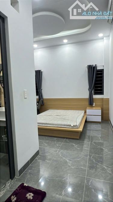 NHÀ Ở NGAY, 66m2, HẺM OTO VỈA HÈ, Hoàn Công, 4 ĐỒNG TL - 5