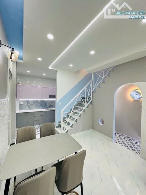 LÊ VĂN QUỚI BÌNH TÂN - HẺM XE HƠI 6M - 52M2 - 3 TẦNG 4PN MỚI ĐẸP - CHỈ HƠN 5 TỶ TL - 5
