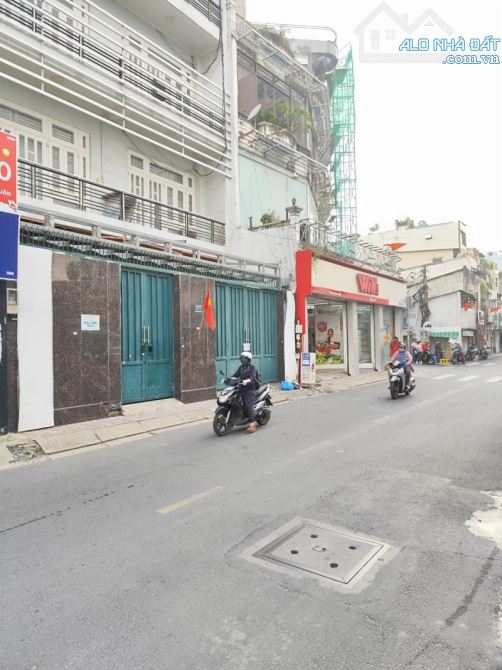 Bán Gấp Nhà Mặt Tiền Quận Phú Nhuận - 6 tầng 170m2 (4.1 x 30) Không Quy Hoạch - Có hẻm hậu - 5