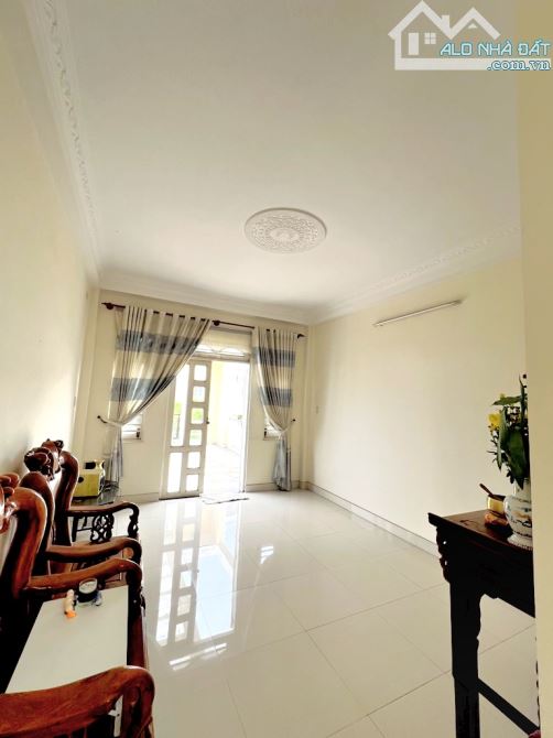 NHÀ 3 TẦNG, MẶT TIỀN - PHƯỚC BÌNH QUẬN 9 gần CĐ KTĐN và Chợ - 5