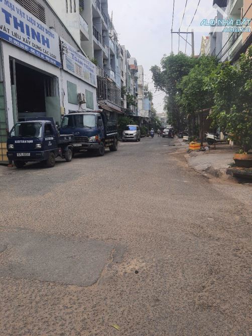 Hẻm nhựa xe tải tránh khu vip bàu cát - 100m - 5 tầng - xây lệch tầng cực đẹp - 5