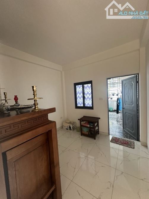 Bán nhà phố Thượng Thanh 30m2- 5 tầng- 3 phòng ngủ- nội thất, gần ô tô - 5