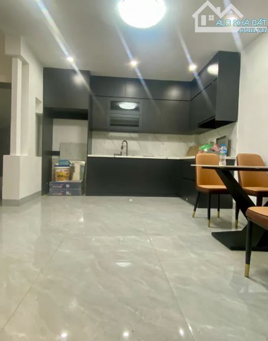 BÁN NHÀ LÔ GÓC CỰC HIẾM – TRUNG TÂM CẦU GIẤY – NGÕ RỘNG, Ở NGAY, GIÁ NHỈNH 7 TỶ - 5