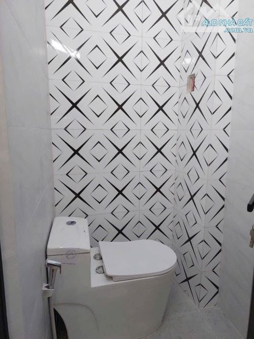 NHÀ TRUNG TÂM P10 - ĐỐI DIỆN NGÂN HÀNG - TRƯỜNG HỌC 26M2 GIÁ CHỈ NHỈNH HƠN 3 ĐỒNG - 5