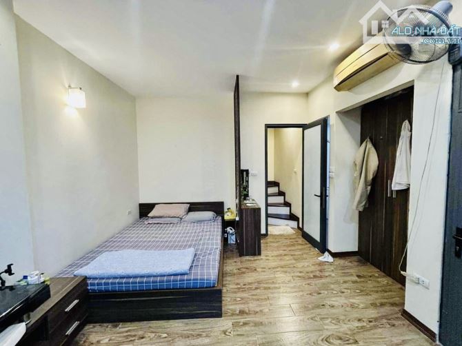 Bán nhà mặt phố Tạ Quang Bửu- Kinh doanh-Oto đỗ cửa-mặt tiền đẹp- nhà 4T+ LỬNG - 5