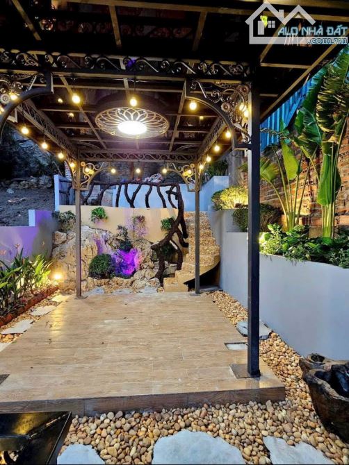 Bán Nhà 5 Tầng /200m2- Mặt Đường QL 18/cột 8- Giá 16 tỷ - 6