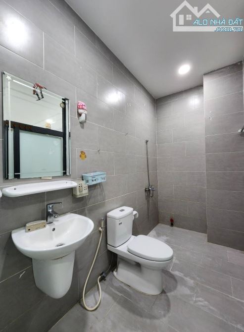 Bán nhà khu ao sen Tên Lửa đường 1B ngay công viên. Giá 13ty2 thương lượng - 6