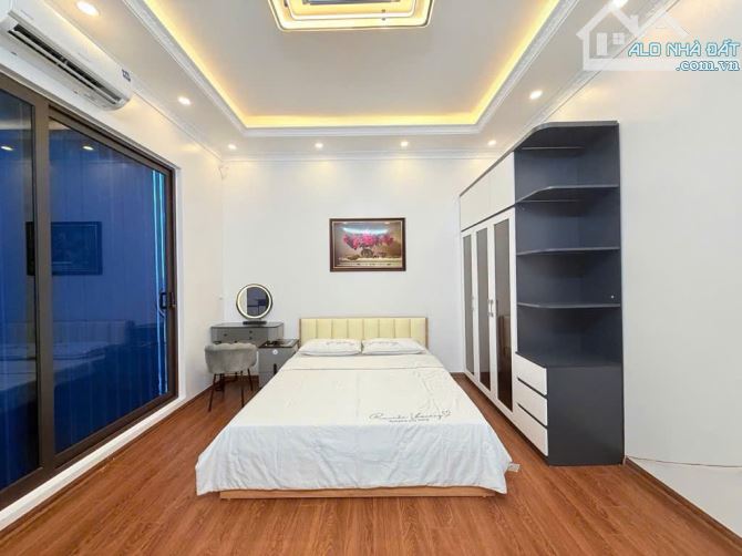 Tây Sơn - Ngõ nông - Gần phố - Cách ô tô 10m - Trước nhà ba gác đỗ - Ngay gần Ngã Tư Sở - 6