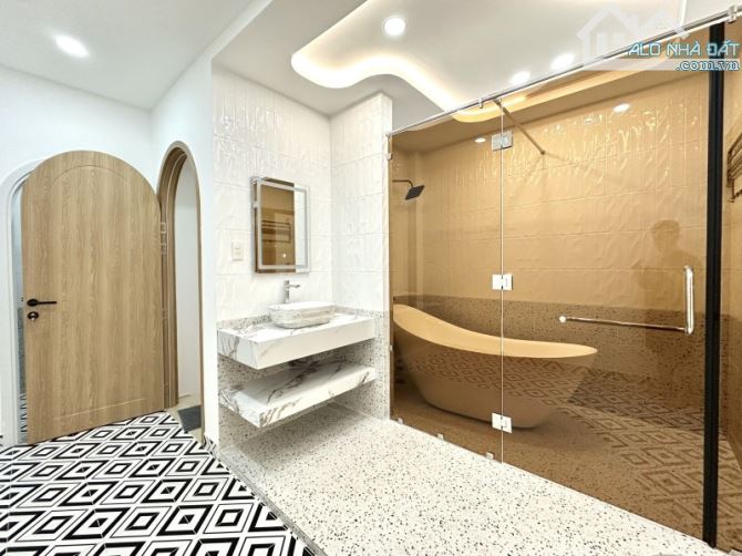 BÁN NHÀ XÂY MỚI 100% NGAY CHỢ BÀ CHIỂU- HẺM 4.5M - 43M2 – 5 TẦNG 4 PHÒNG NGỦ - 8.85 TỶ - 6