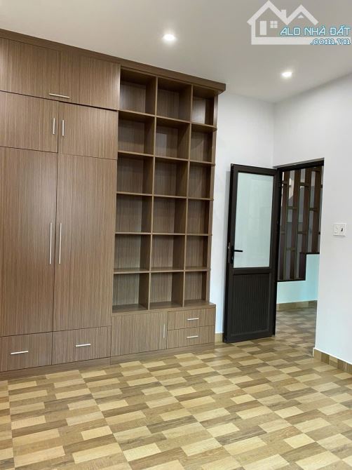 Nhà tuyến đầu Đà Nẵng, Ngô Quyền, Hải Phòng - Diện tích : 98m2 - Công năng : p khách, bếp - 6