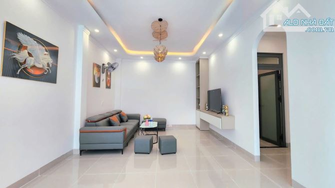 BÁN NHÀ ĐẸP 3 LẦU FULL NỘI THẤT ĐẦU HẺM ĐỖ XUÂN HỢP. DT: 6x12M. GIÁ: 4,35 TỶ - 6