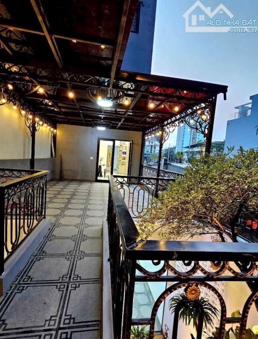 Bán Nhà 5 Tầng /200m2- Mặt Đường QL 18/cột 8- Giá 16 tỷ - 7