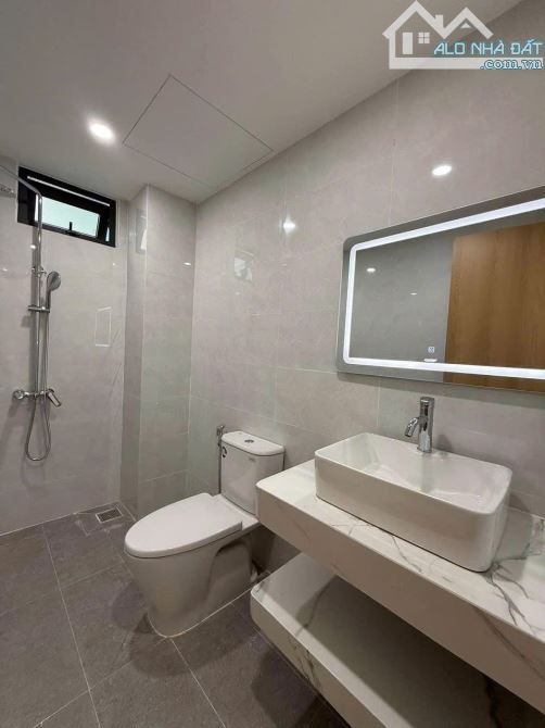 Gồng lỗ 500 triệu bán gấp nhà Huỳnh Mẫn Đạt, Quận 5. Giá 5 tỷ 170/ 63m2 (4,5mx14m) 2 Tầng - 7