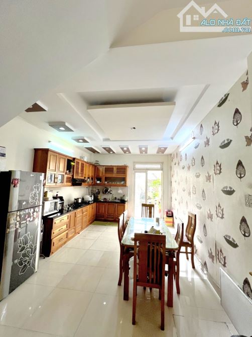NHÀ 3 TẦNG, MẶT TIỀN - PHƯỚC BÌNH QUẬN 9 gần CĐ KTĐN và Chợ - 7