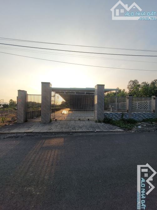 Cần bán đất 3672m2  sẵn 100tc đường nhựa kdc cách KCN châu đức khoảng 3km . Giá 5ty5 - 7