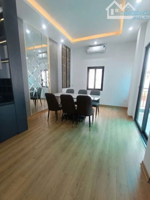 Ngõ 132 ô tô thông thẳng tắp sang Vũ Tông Phan, nhà cách ô tô hơn 2 chục mét. - 7