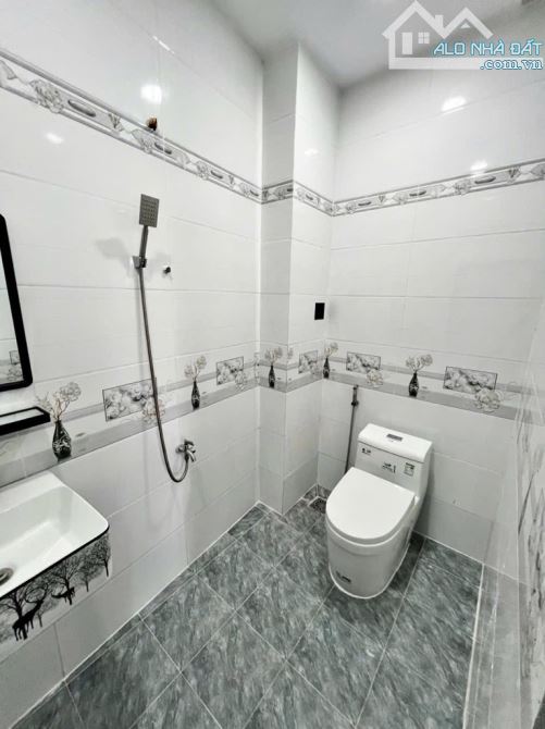 B.án Nh.à Tây Lân ngay chợ Mỹ Nga, Ngang 6m, 2Tầng * DT 6x10m (60m2) 1 trệt 1 lầu, gồm 2PN - 7