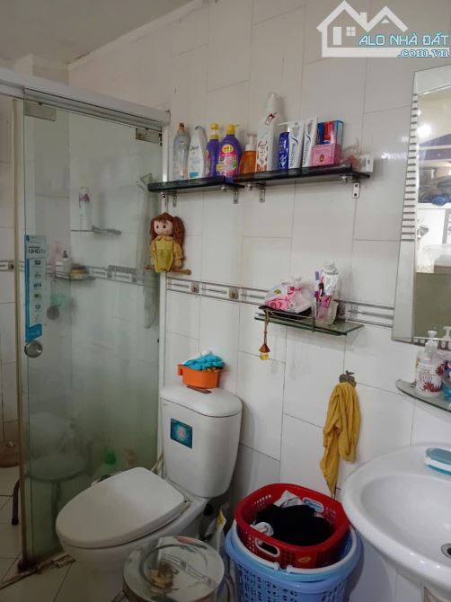 NGAY SIÊU THỊ SÀI GÒN ĐƯỜNG 3/2 - HẺM THÔNG THOÁNG - NGANG KHỦNG 10M - DT 69M2 - 7