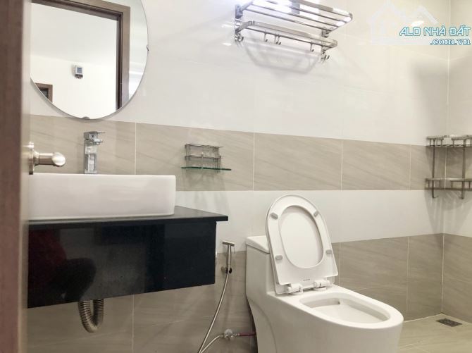 Bán Toà Nhà Căn Hộ 8 Tầng , 44 phòng , Doanh Thu 150 triệu / tháng , Cách Biển 1km - 8
