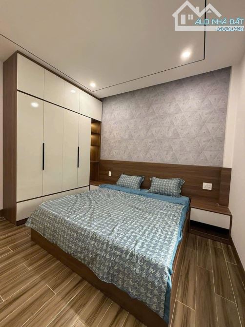 Gồng lỗ 500 triệu bán gấp nhà Huỳnh Mẫn Đạt, Quận 5. Giá 5 tỷ 170/ 63m2 (4,5mx14m) 2 Tầng - 8