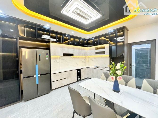 Bán nhà đẹp 4 tầng. Hẻm xe hơi 8m. Thông 2 chiều. Dt 4x18m. Nguyễn Thị Hương. Tt Nhà Bè - 8