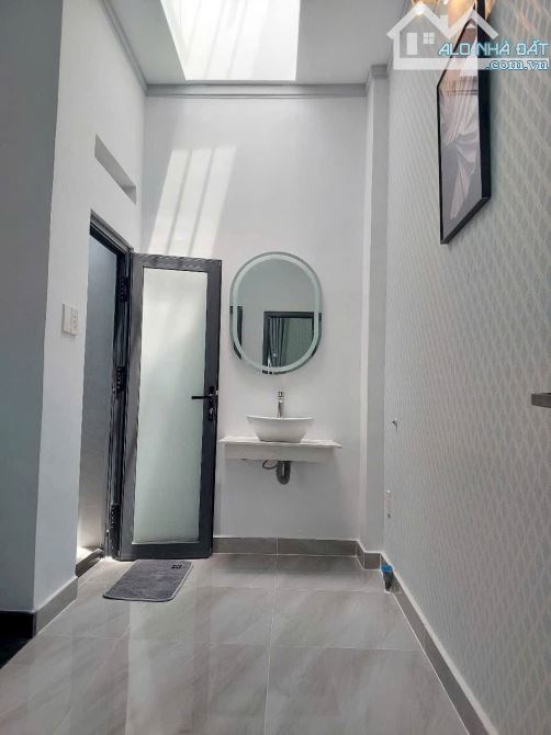 NHÀ TRUNG TÂM P10 - ĐỐI DIỆN NGÂN HÀNG - TRƯỜNG HỌC 26M2 GIÁ CHỈ NHỈNH HƠN 3 ĐỒNG - 8