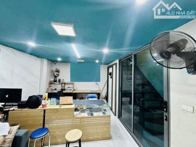 Bán nhà mặt phố Tạ Quang Bửu- Kinh doanh-Oto đỗ cửa-mặt tiền đẹp- nhà 4T+ LỬNG - 8