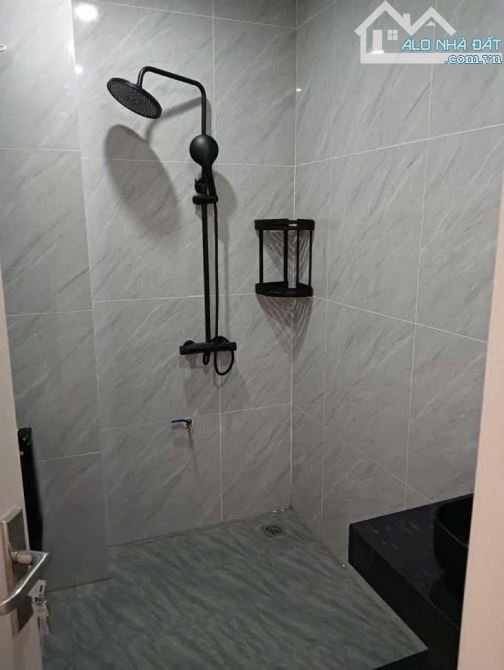 NHÀ MỚI, 5 TẦNG, 3 PHÒNG NGỦ, VỊ TRÍ VÀNG KIM GIANG - VÀI BƯỚC RA Ô TÔ, GIÁ 8.1 TỶ - 9