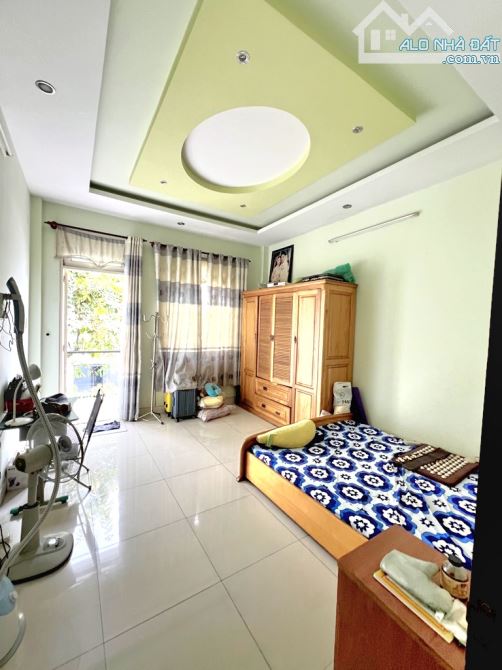 NHÀ 3 TẦNG, MẶT TIỀN - PHƯỚC BÌNH QUẬN 9 gần CĐ KTĐN và Chợ - 9