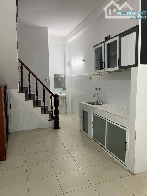 BÁN NHÀ ĐƯỜNG VĨNH VIỄN – NGUYỄN DUY DƯƠNG QUẬN 10 - 3 TẦNG   + Diện tích  : 35m2 - 9