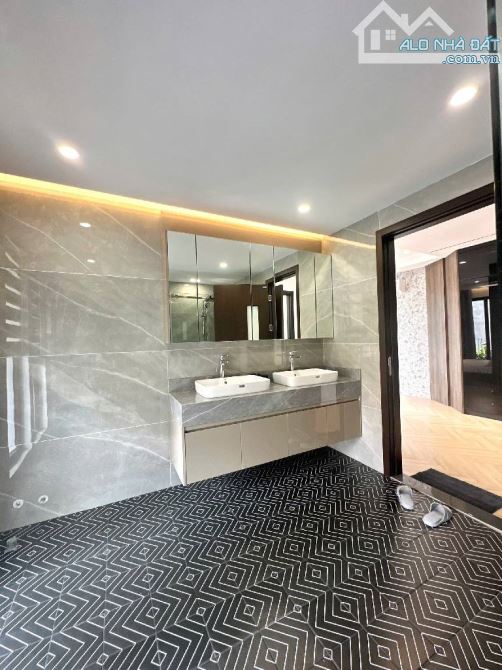 17.x Tỷ /79 M2/ 5.7 M tiền/ 5 Tầng Thang Máy/ Ô tô Chánh/ Thạch Bàn - 9