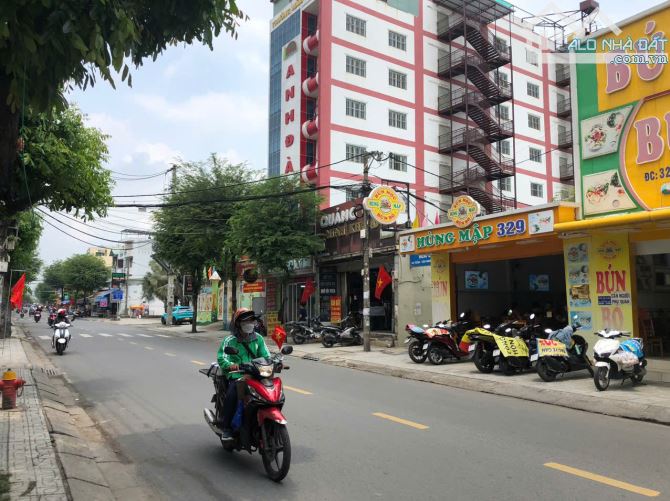 Bán Nhà C4 góc 2 MT đường Nguyễn Văn Quá, Q12. DT: 200m2 thổ, giá 19.5 tỷ tl