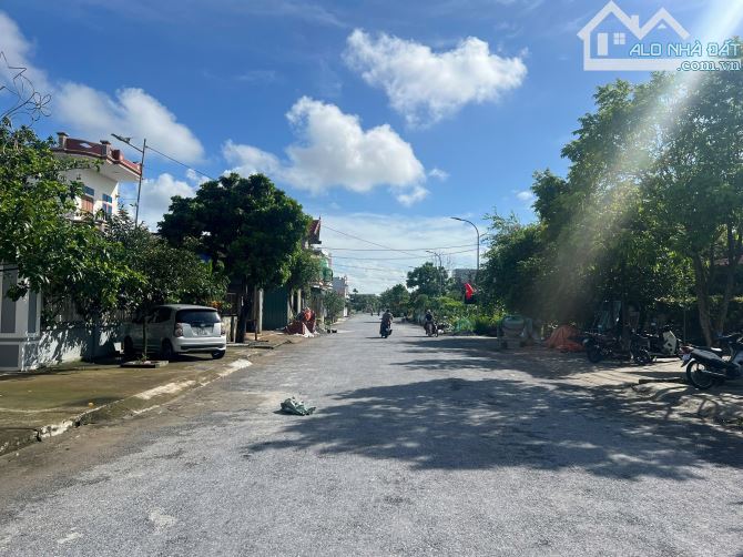 Cần bán 1 số ô đất tại xã Vân Trường Tiền Hải, kinh doanh thuận tiện, sẵn sổ công chứng