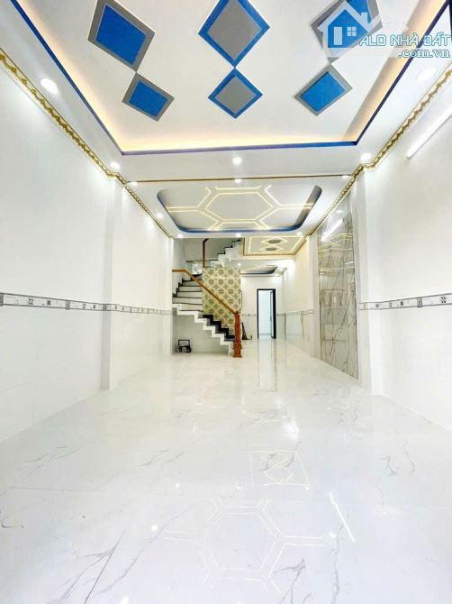 LÊ VĂN QUỚI nhà 2 tầng 4 x 15 hẻm xe hơi Giáp Tân Phú  5.7 tỷ